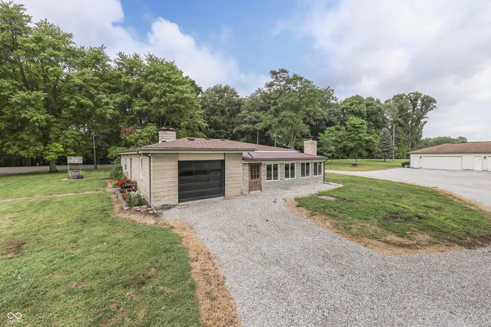 3608 London Road Fairland, IN 46126