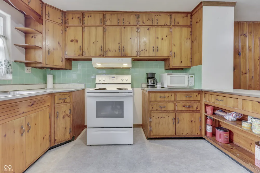 3608 London Road Fairland, IN 46126