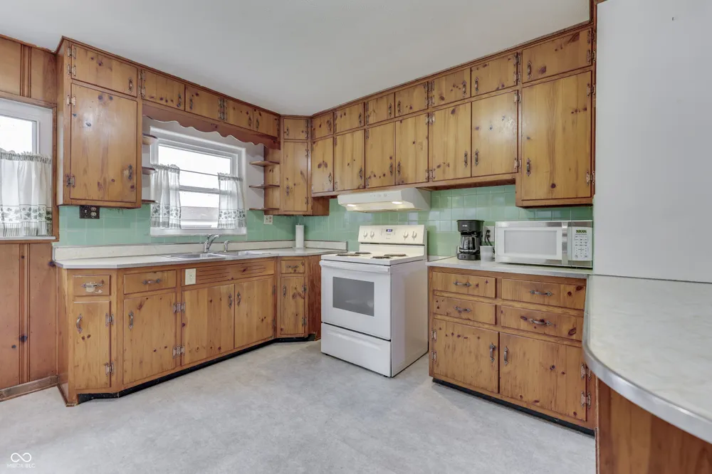 3608 London Road Fairland, IN 46126