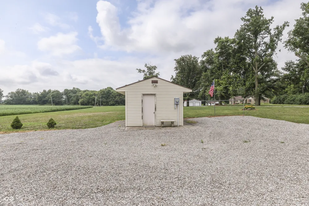 3608 London Road Fairland, IN 46126