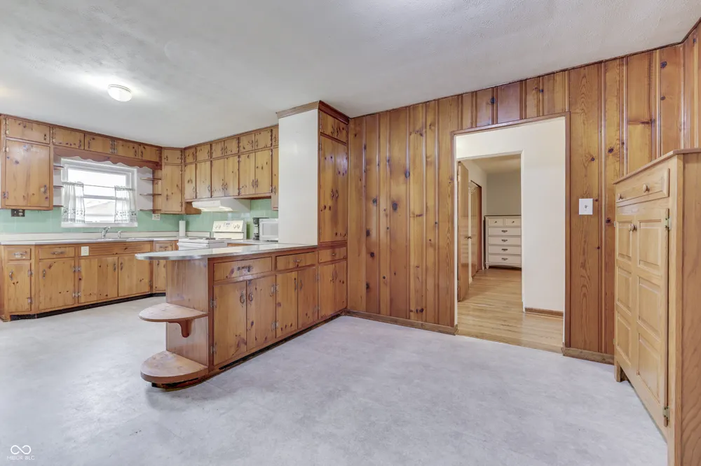 3608 London Road Fairland, IN 46126