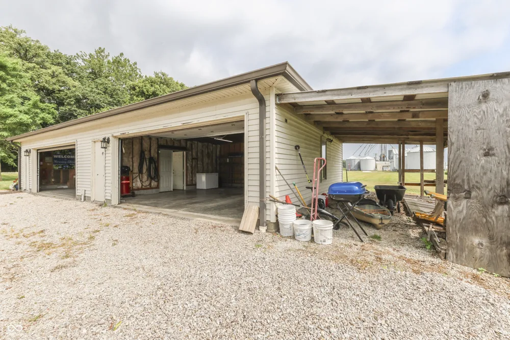 3608 London Road Fairland, IN 46126