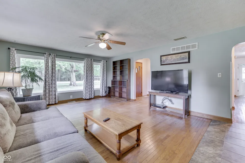 3608 London Road Fairland, IN 46126