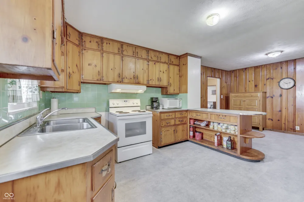 3608 London Road Fairland, IN 46126