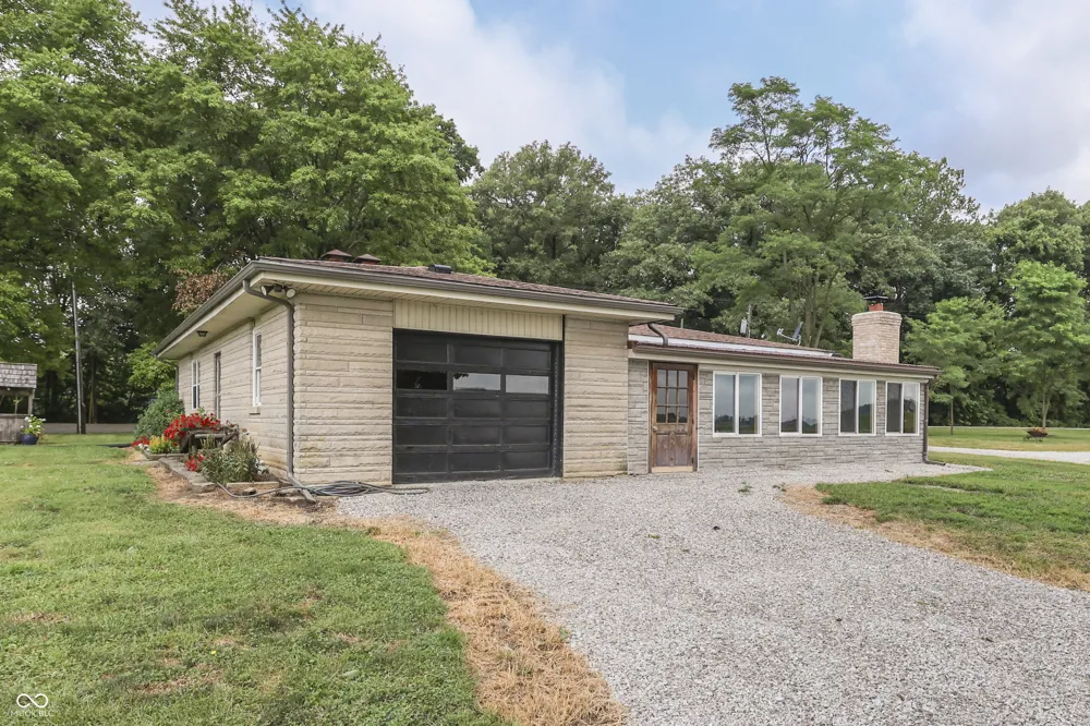 3608 London Road Fairland, IN 46126