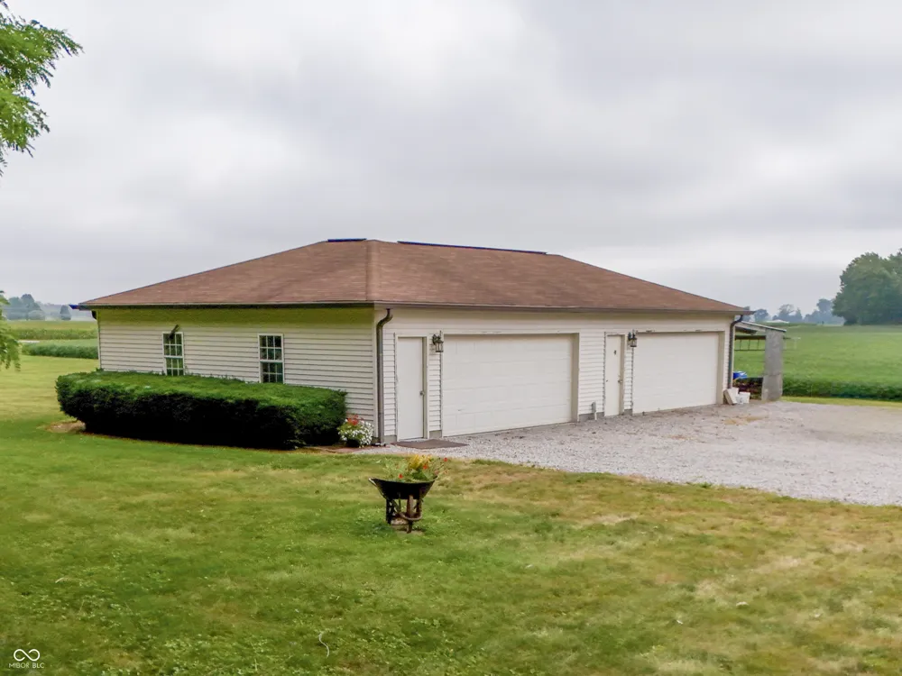 3608 London Road Fairland, IN 46126