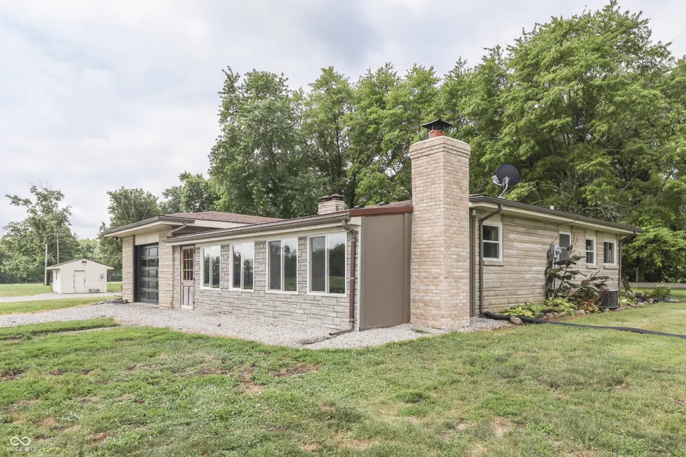 3608 London Road Fairland, IN 46126