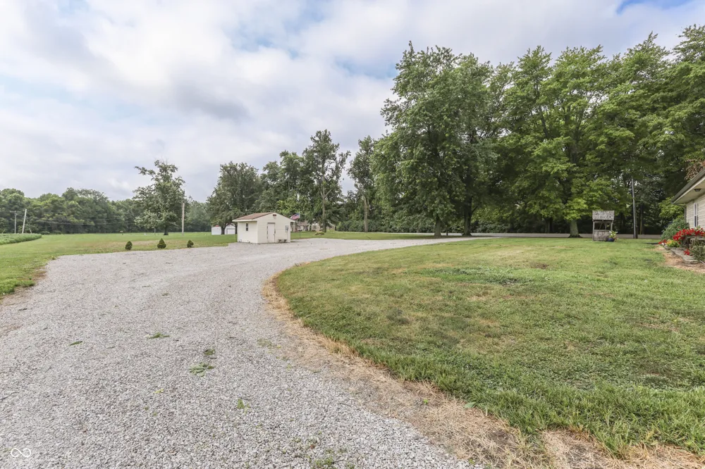 3608 London Road Fairland, IN 46126