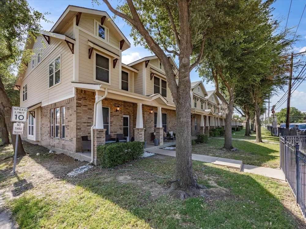 676 S Charles Street Lewisville, TX 75057