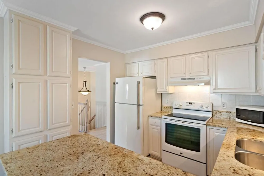 6140 Creek View Trail Minnetonka, MN 55345