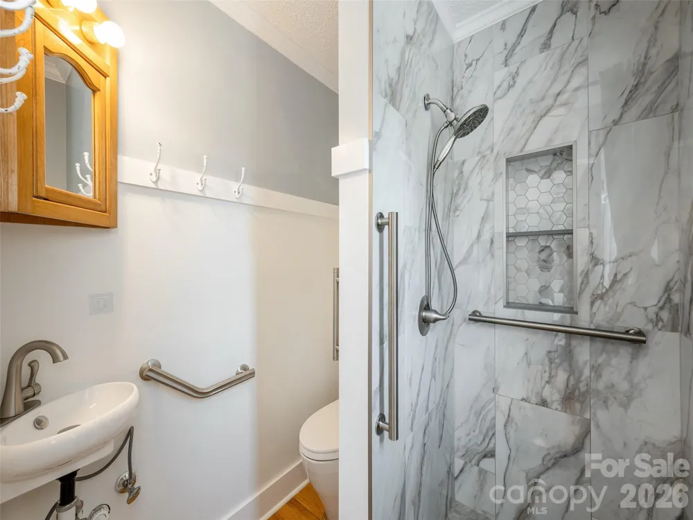 525 Carson Drive Hendersonville, NC 28791