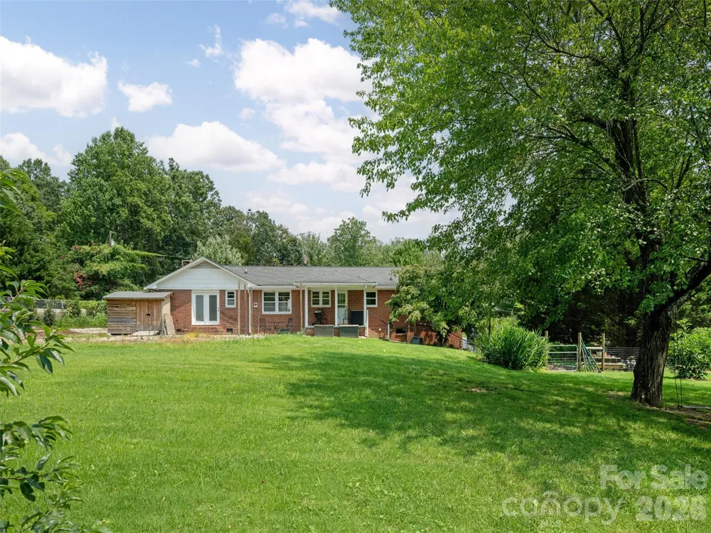 525 Carson Drive Hendersonville, NC 28791