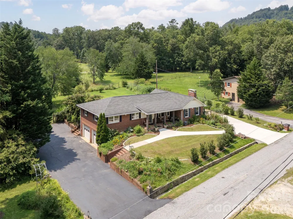 525 Carson Drive Hendersonville, NC 28791
