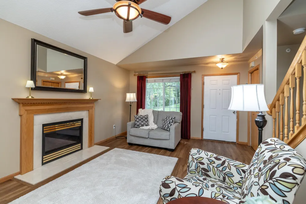 6822 Benton Circle #37 Inver Grove Heights, MN 55076