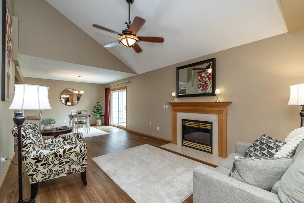 6822 Benton Circle #37 Inver Grove Heights, MN 55076