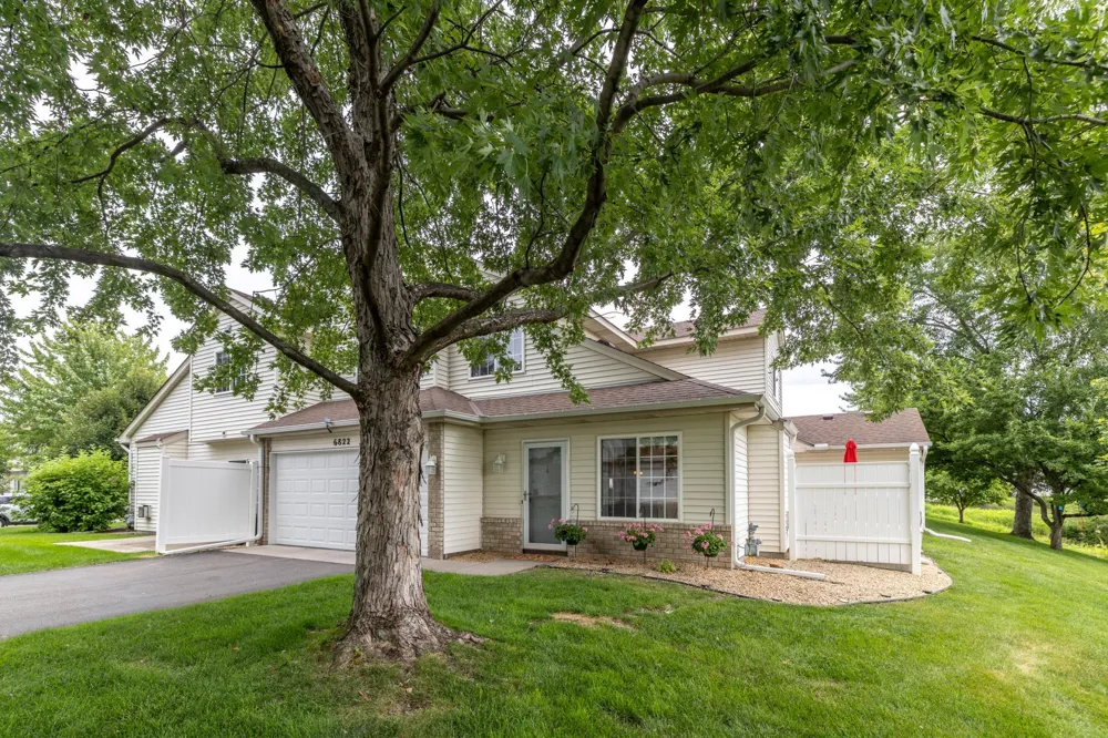 6822 Benton Circle #37 Inver Grove Heights, MN 55076