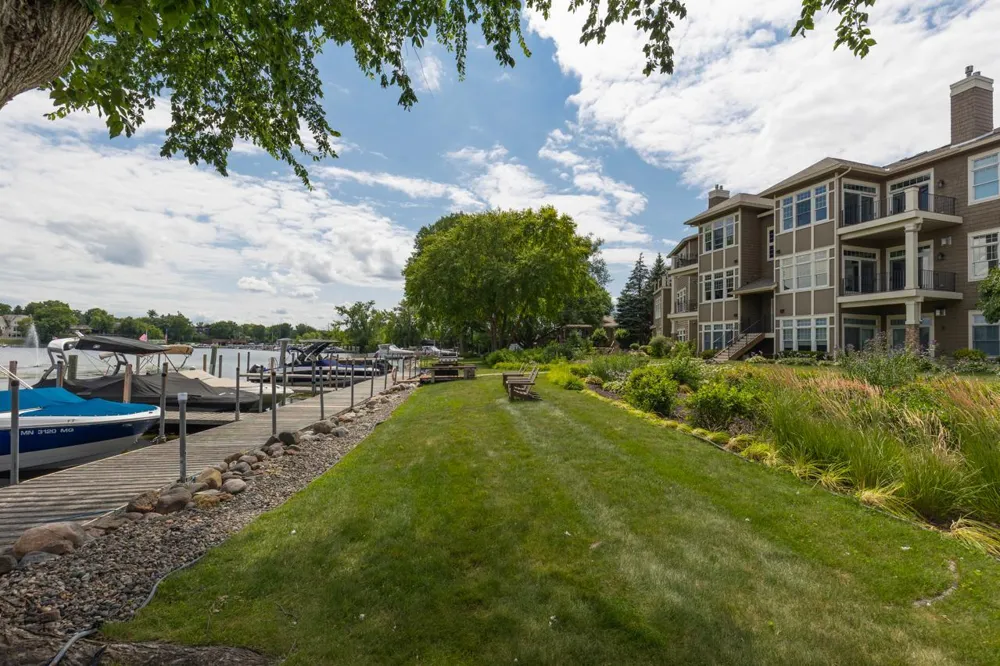 21957 Minnetonka Boulevard #17 Excelsior, MN 55331