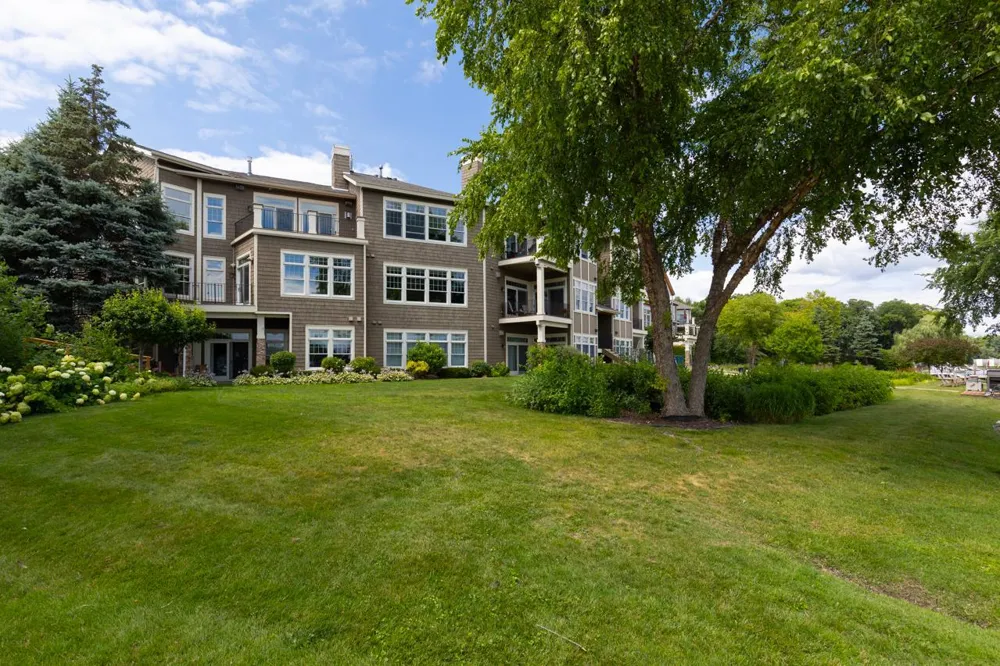 21957 Minnetonka Boulevard #17 Excelsior, MN 55331