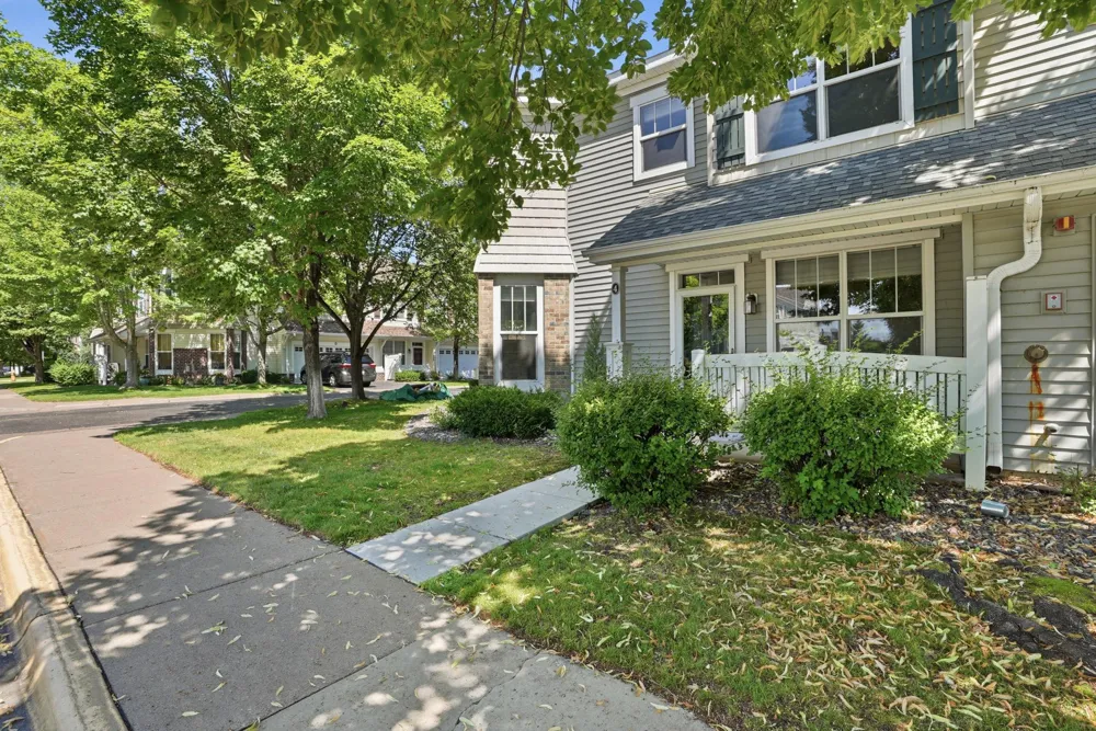 1601 Woodlynn Avenue #4 Maplewood, MN 55109