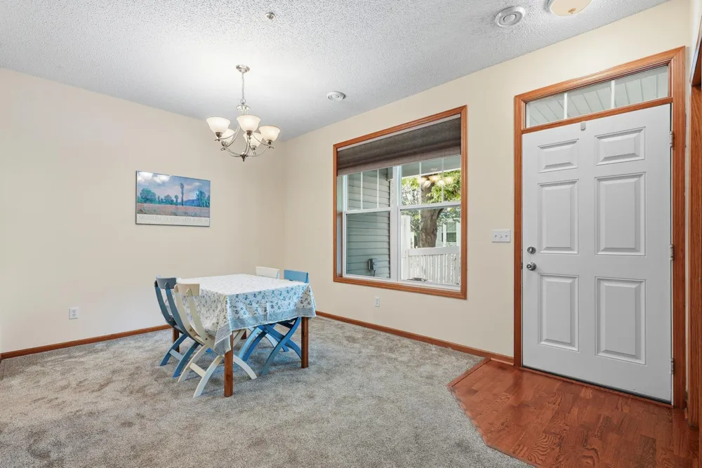 1601 Woodlynn Avenue #4 Maplewood, MN 55109