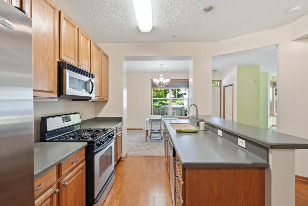 1601 Woodlynn Avenue #4 Maplewood, MN 55109