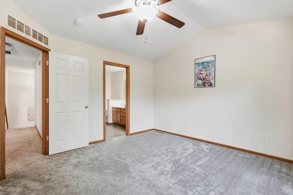 1601 Woodlynn Avenue #4 Maplewood, MN 55109