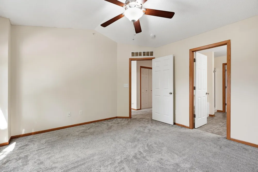 1601 Woodlynn Avenue #4 Maplewood, MN 55109