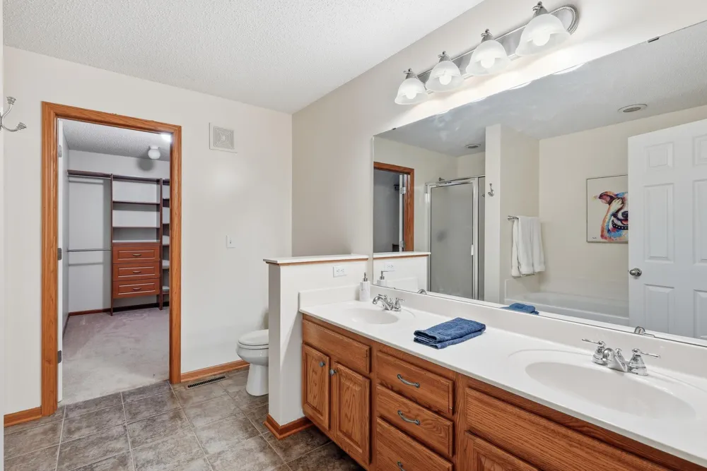 1601 Woodlynn Avenue #4 Maplewood, MN 55109