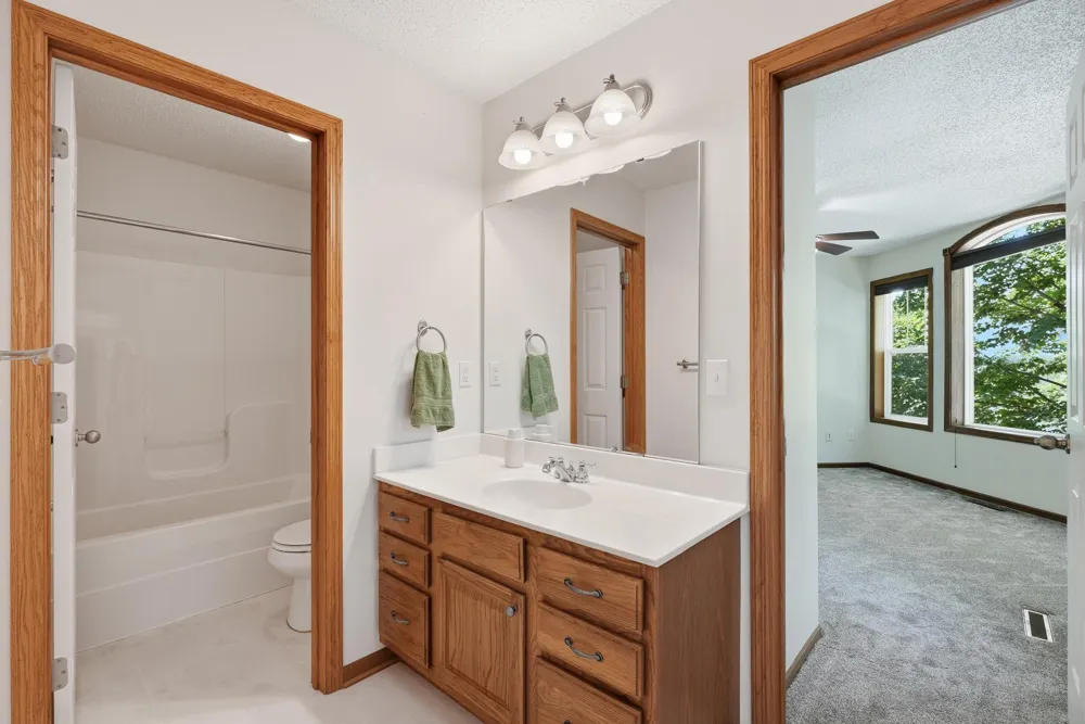 1601 Woodlynn Avenue #4 Maplewood, MN 55109