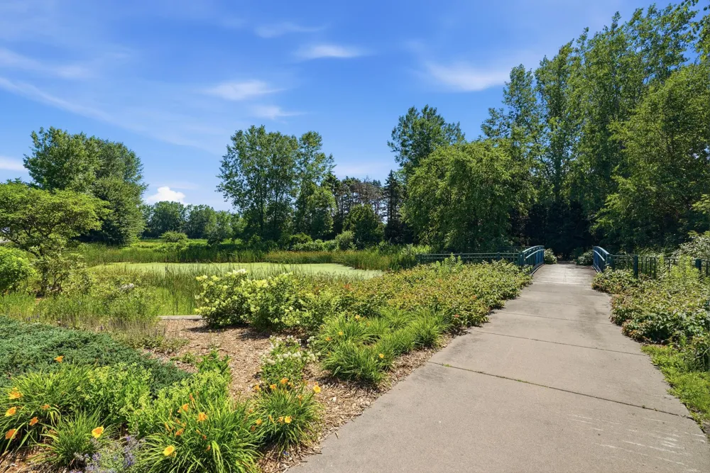 1601 Woodlynn Avenue #4 Maplewood, MN 55109