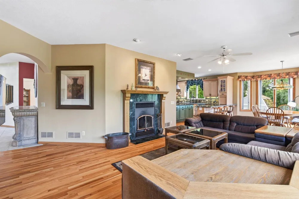 2300 Bantas Point Road Wayzata, MN 55391
