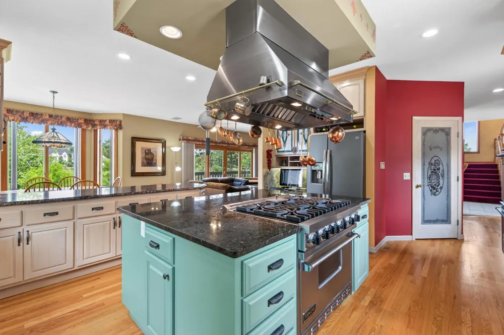 2300 Bantas Point Road Wayzata, MN 55391