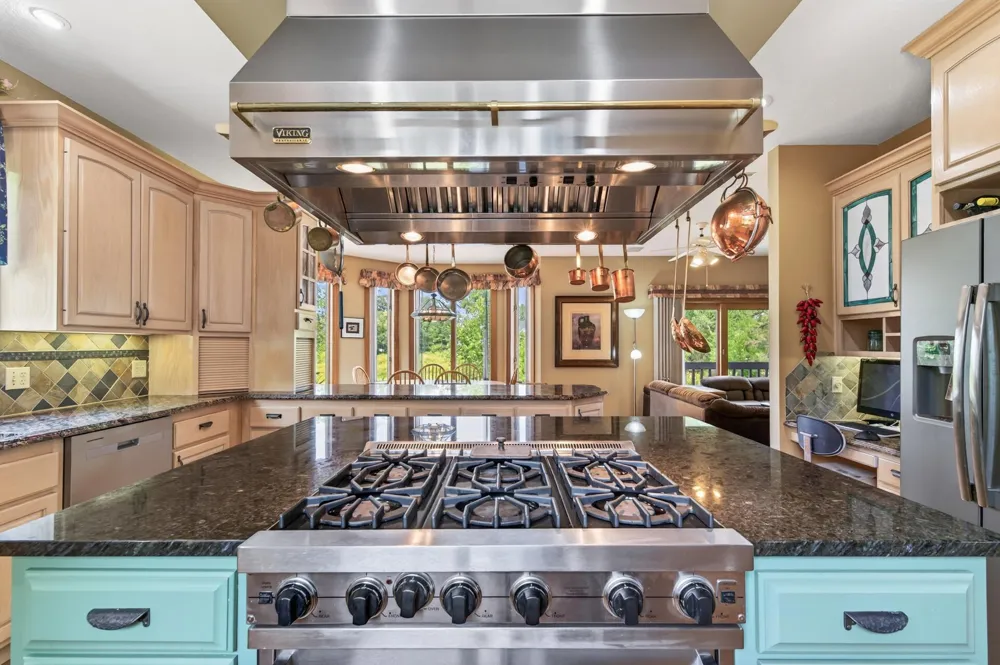 2300 Bantas Point Road Wayzata, MN 55391