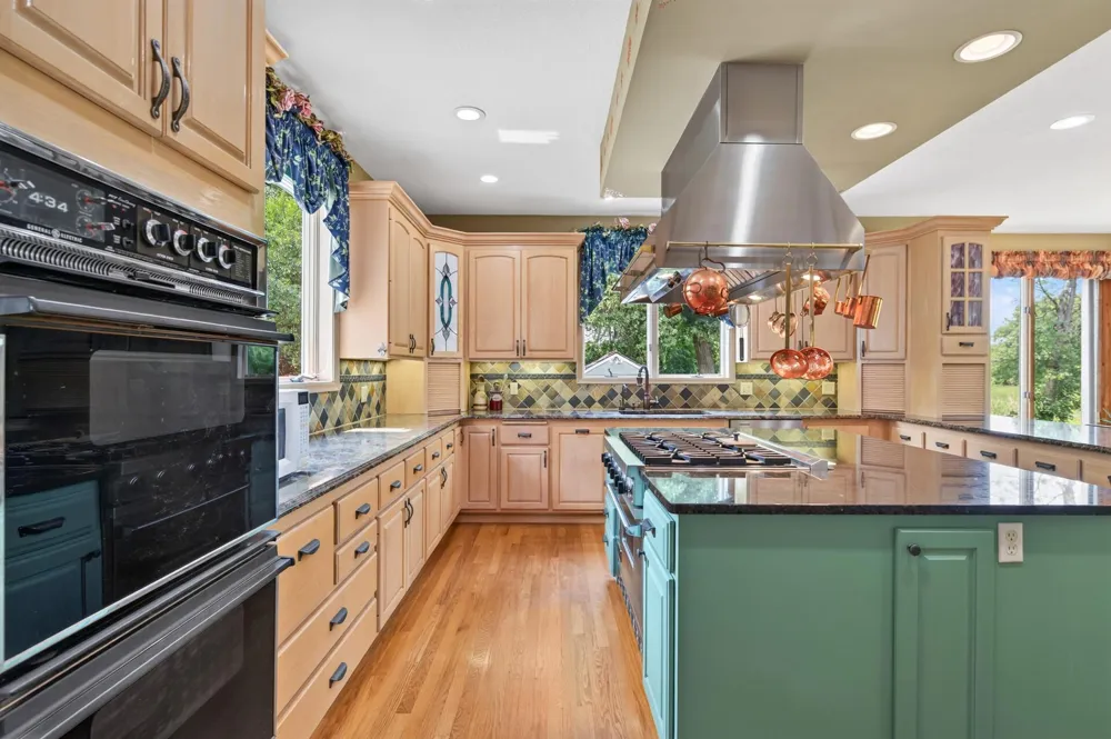 2300 Bantas Point Road Wayzata, MN 55391