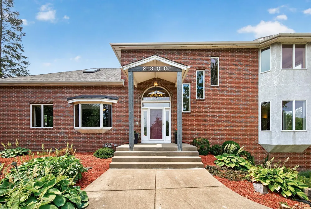 2300 Bantas Point Road Wayzata, MN 55391