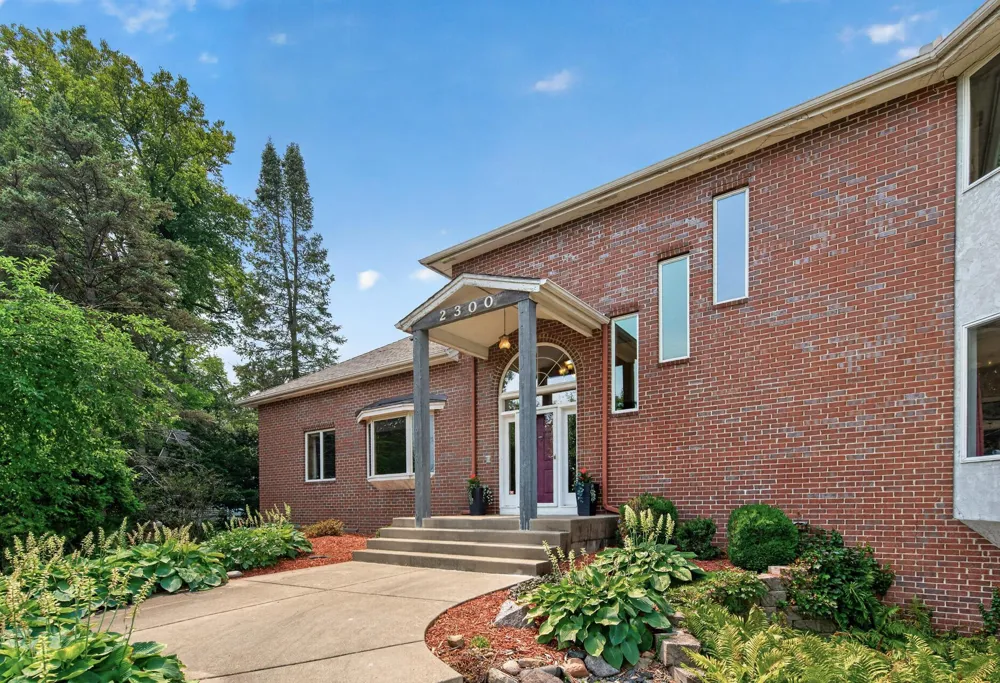2300 Bantas Point Road Wayzata, MN 55391