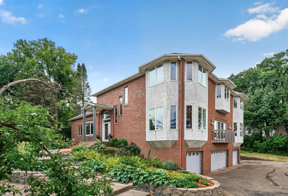 2300 Bantas Point Road Wayzata, MN 55391