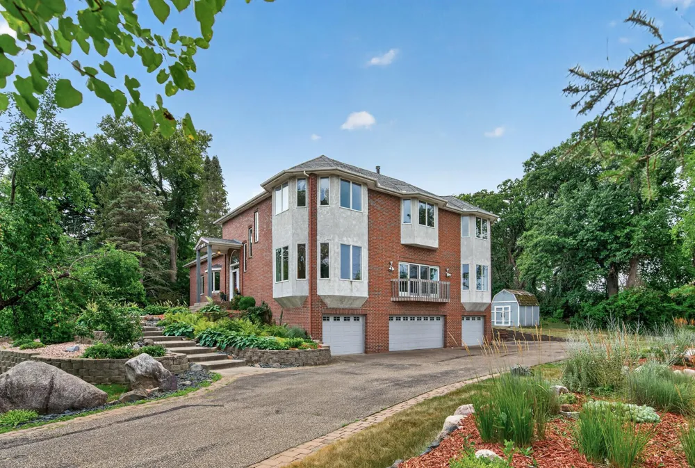 2300 Bantas Point Road Wayzata, MN 55391