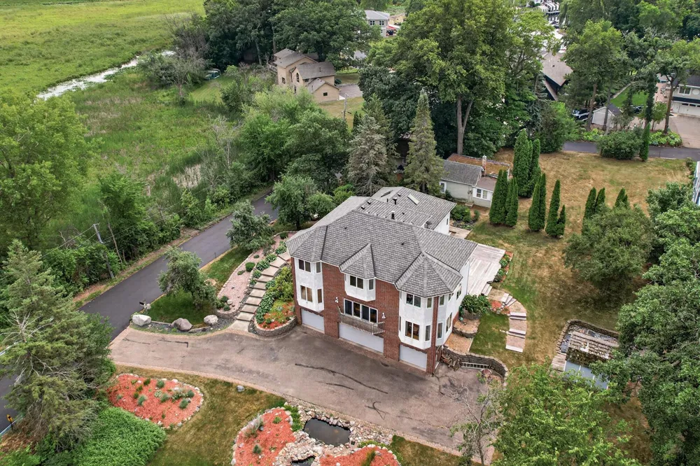 2300 Bantas Point Road Wayzata, MN 55391