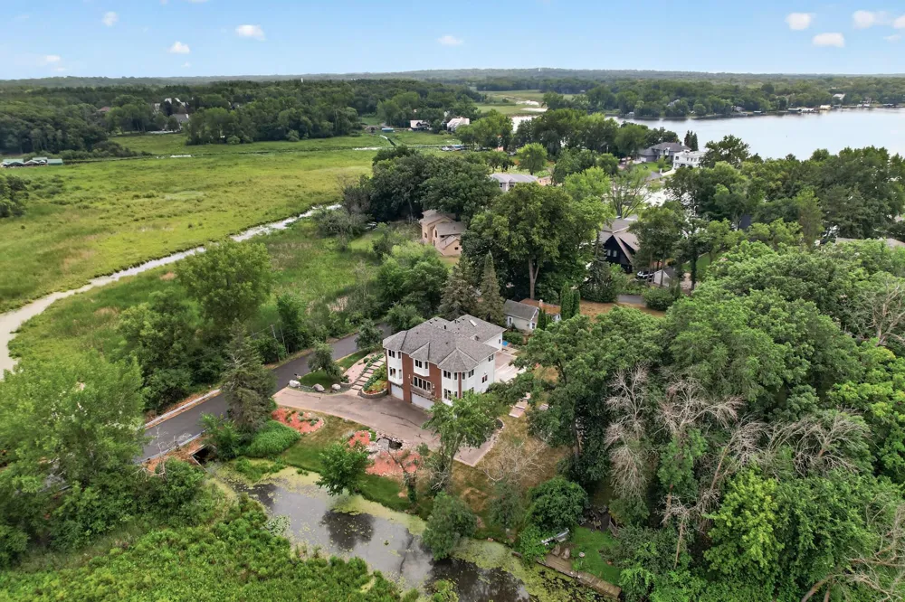 2300 Bantas Point Road Wayzata, MN 55391