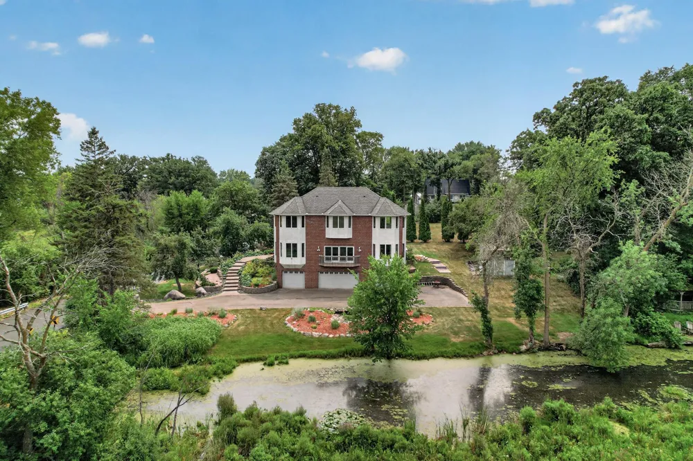 2300 Bantas Point Road Wayzata, MN 55391