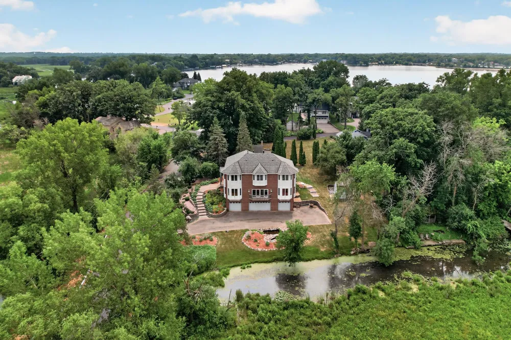 2300 Bantas Point Road Wayzata, MN 55391