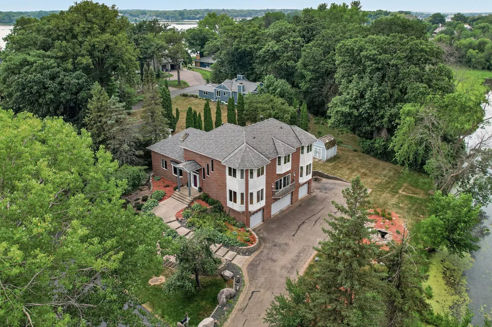 2300 Bantas Point Road Wayzata, MN 55391