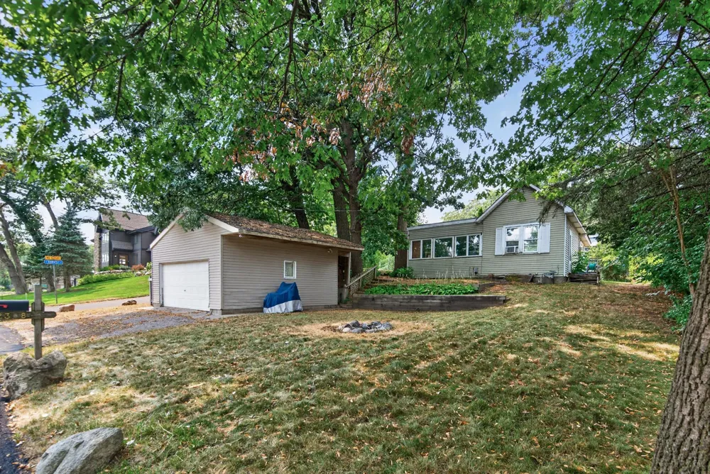 2300 Bantas Point Road Wayzata, MN 55391