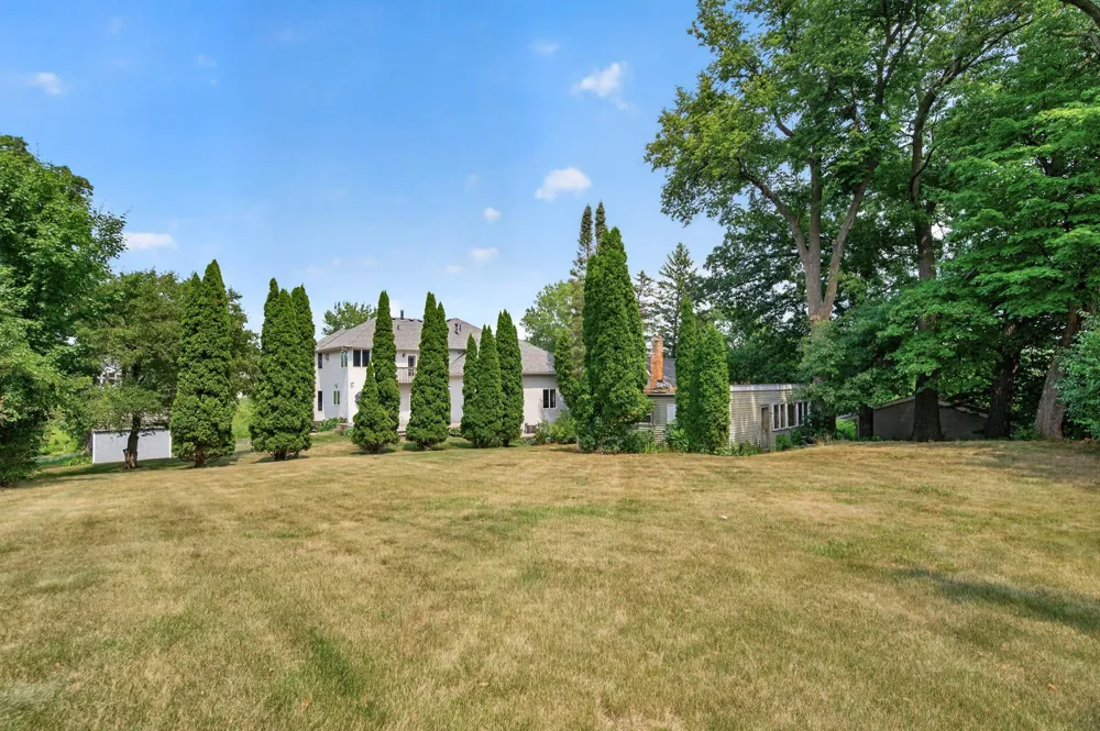 2300 Bantas Point Road Wayzata, MN 55391
