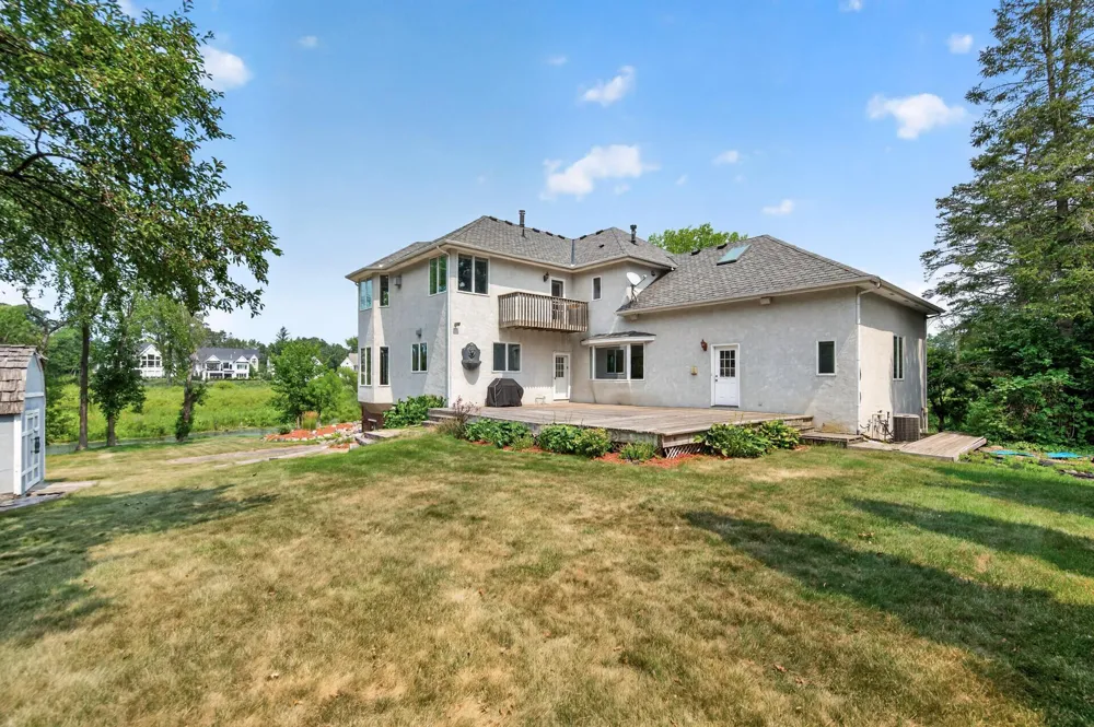 2300 Bantas Point Road Wayzata, MN 55391