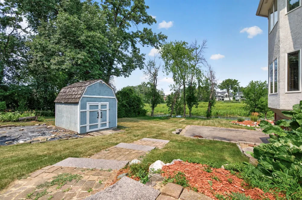 2300 Bantas Point Road Wayzata, MN 55391