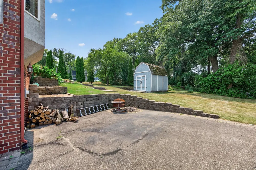 2300 Bantas Point Road Wayzata, MN 55391