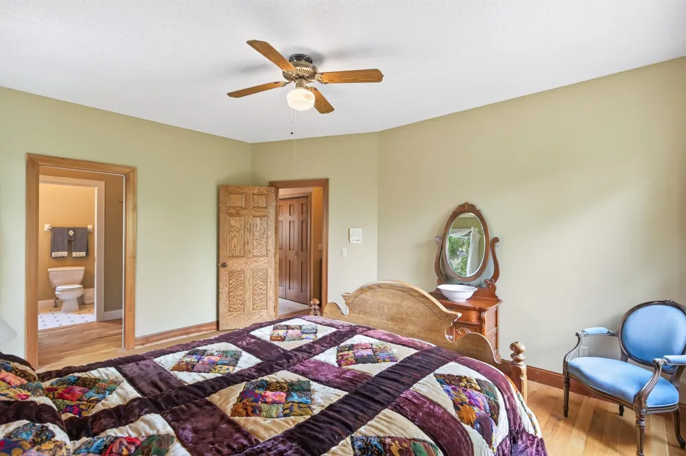 2300 Bantas Point Road Wayzata, MN 55391