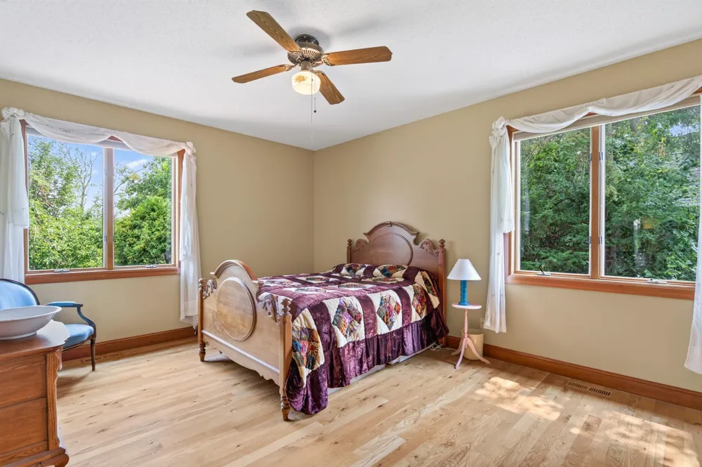 2300 Bantas Point Road Wayzata, MN 55391